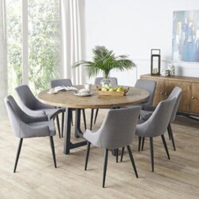 Čalúnené jedálenské stoličky sú moderné, pohodlné a ponúkajú množstvo ďalších výhod, ktoré spríjemňujú stolovanie.